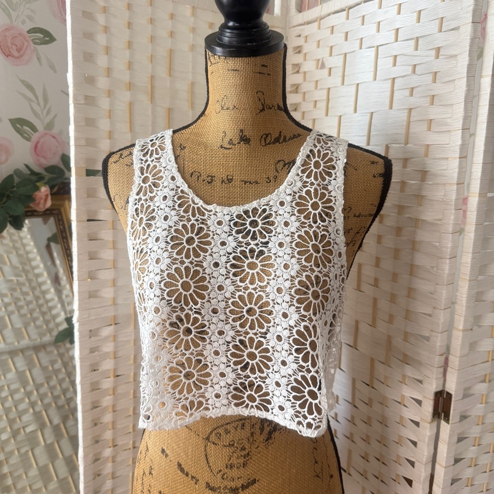 White Daisy Crochet Sleeveless Top